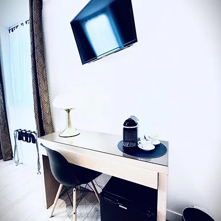 Jules Hotel