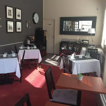 Jules Hotel